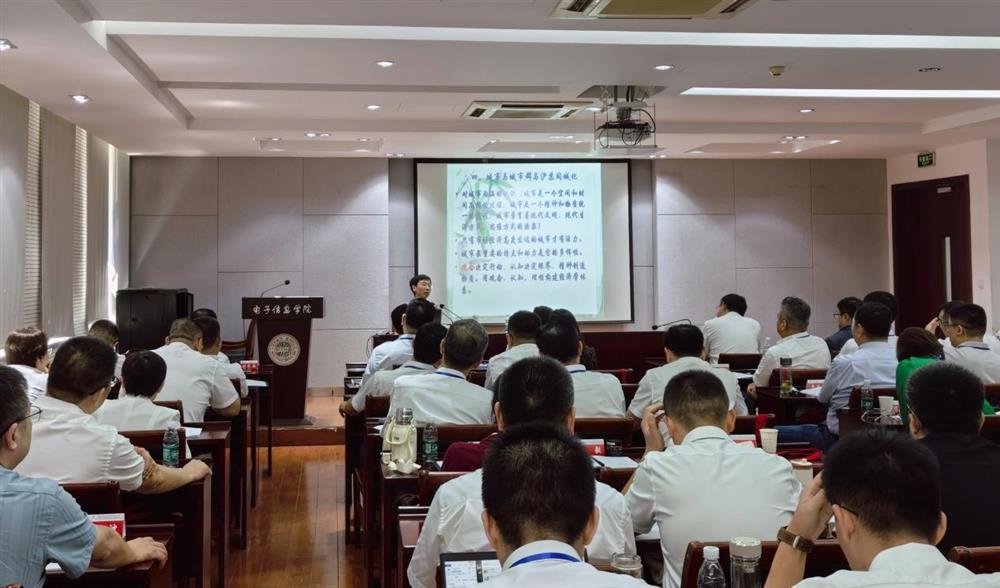 強(qiáng)化“三項(xiàng)能力”,激發(fā)創(chuàng)新活力！ 濟(jì)南產(chǎn)發(fā)集團(tuán)中層干部企業(yè)治理及經(jīng)營(yíng) 管理提升研修班第一期結(jié)業(yè)